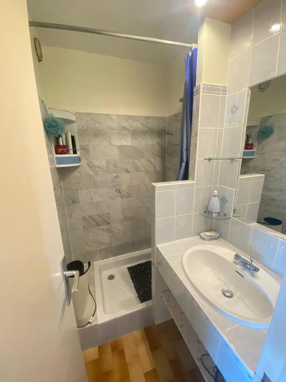A 70 Metres De La Plage, Etage 1 Apartment
